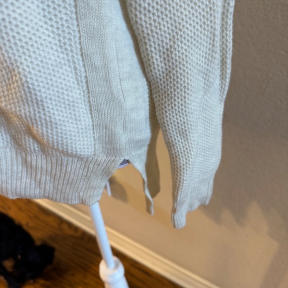 Women's NWT Gap Body Cream White Split Bottom Crew Neck Sweater Size XS MSRP 65 - Picture 3 of 5